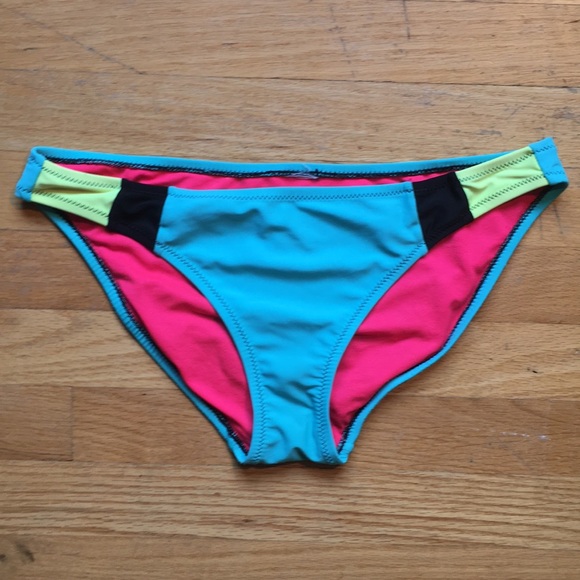 Bright colored bikini - Picture 4 of 5